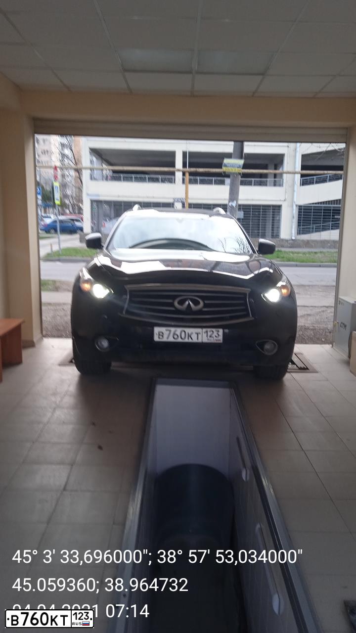 Фото автомобиля INFINITI QX70 /FX/, 2012 — госномер В760КТ123. Цвет: ЧЕРНЫЙ
