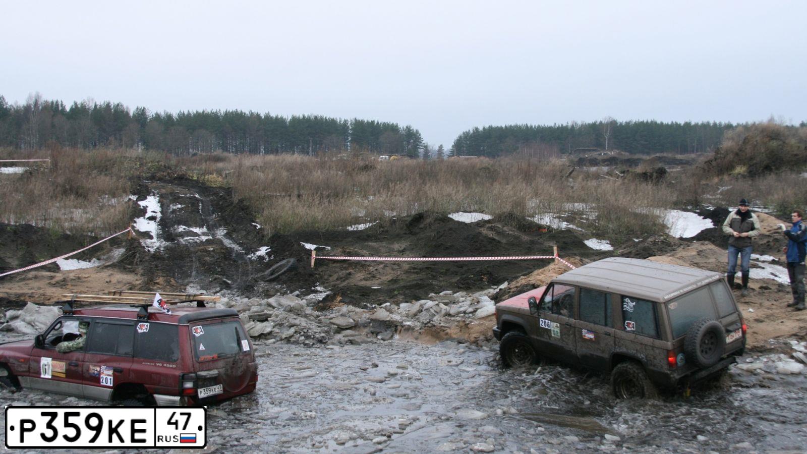 Фото автомобиля MITSUBISHI PAJERO, 1998 — госномер Р359КЕ47. Цвет: КРАСНЫЙ