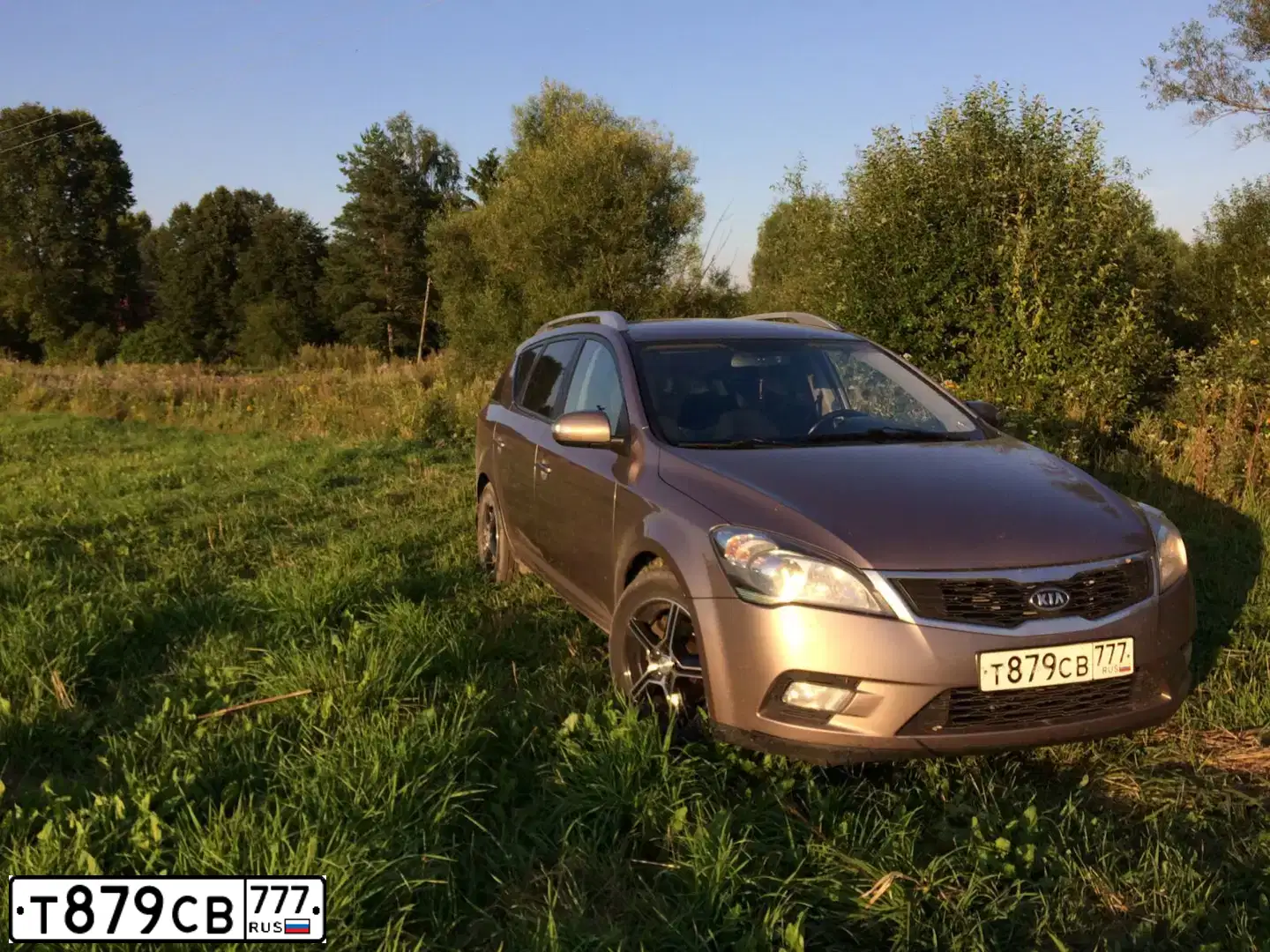 Фото автомобиля KIA CEE'D, 2010 — госномер Т879СВ777. Цвет: БЕЖЕВЫЙ