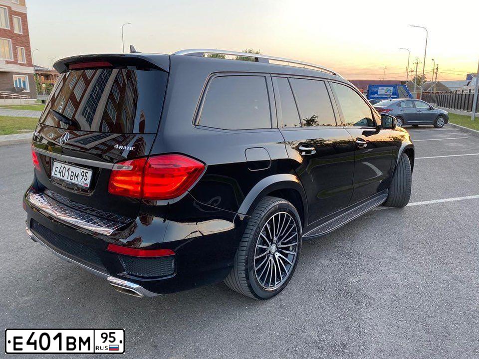 Фото автомобиля MERCEDES GL-KLASSE, 2012 — госномер В333МН95. Цвет: ЧЕРНЫЙ