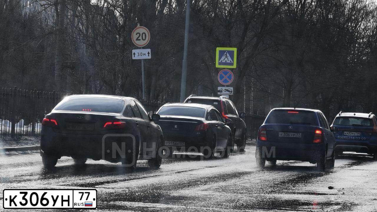 Фото автомобиля PEUGEOT 408, 2013 — госномер К306УН77. Цвет: БЕЛЫЙ
