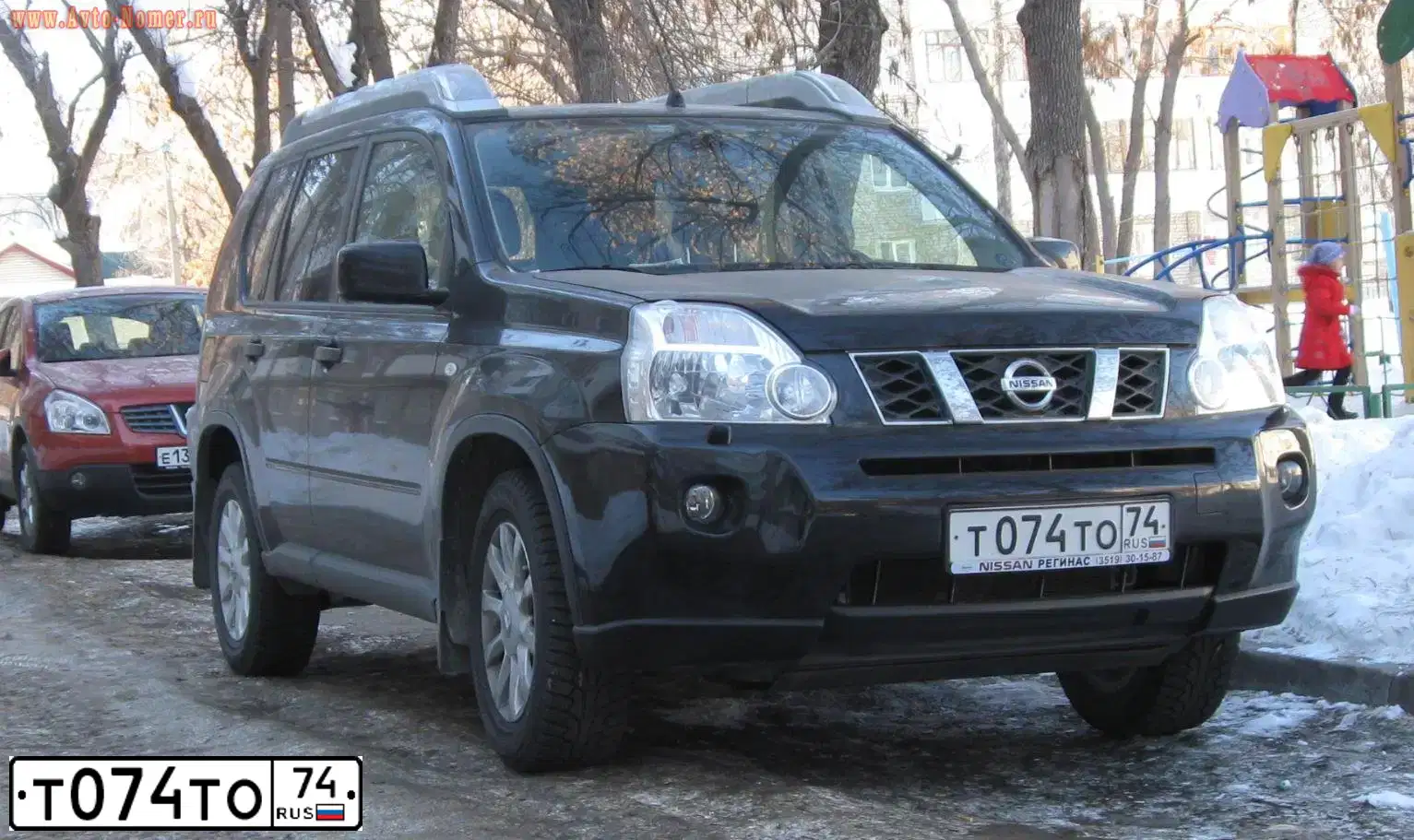 Фото автомобиля NISSAN X-TRAIL, 2007 — госномер Т074ТО74. Цвет: ЧЕРНЫЙ