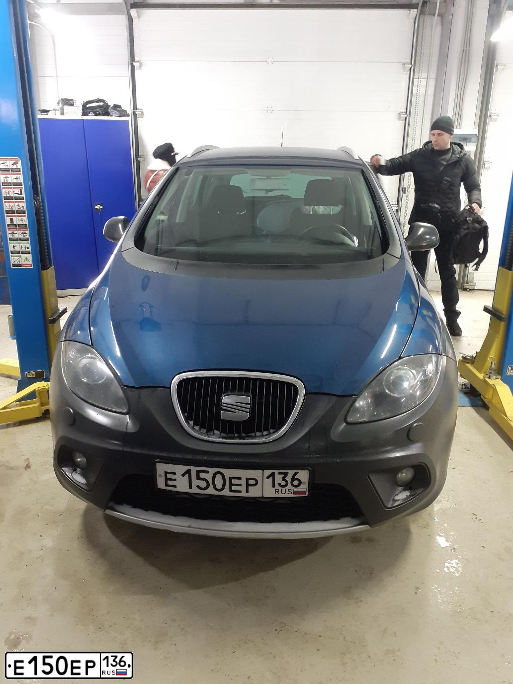 Фото автомобиля SEAT ALTEA, 2014 — госномер Е150ЕР136. Цвет: синий
