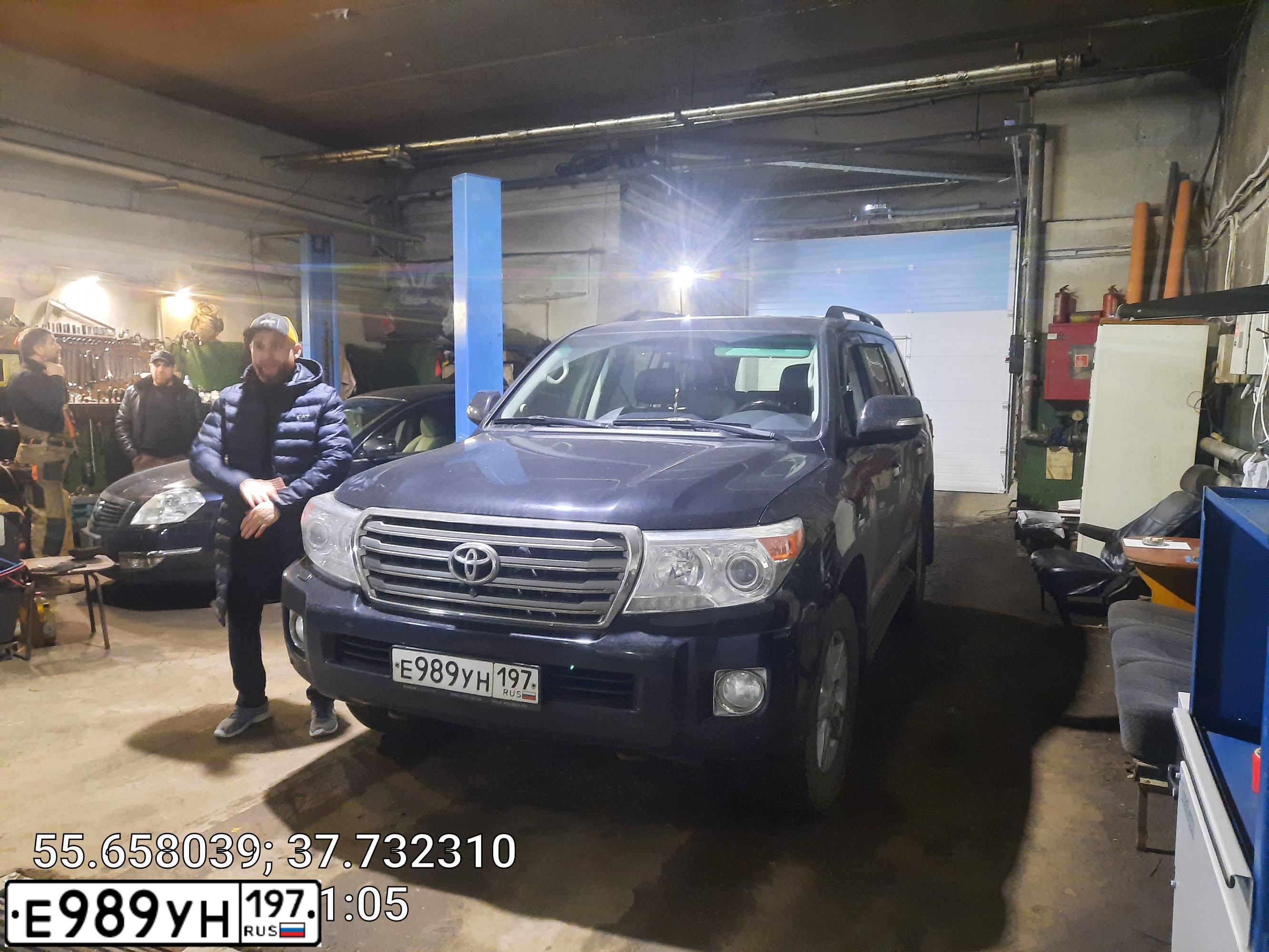 Фото автомобиля TOYOTA LAND CRUISER 200, 2012 — госномер Н424ТВ790