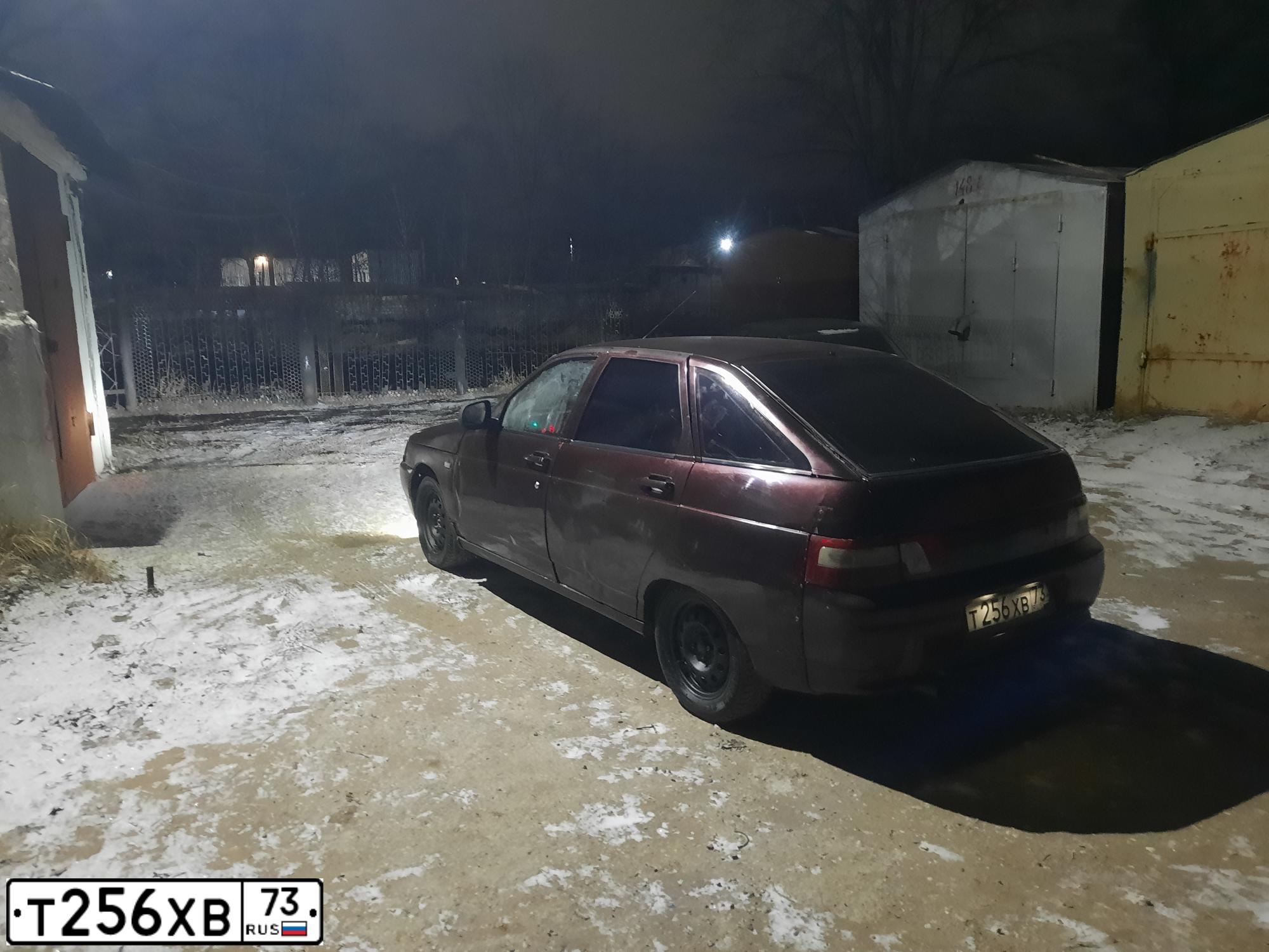 Фото автомобиля LADA 2112 LADA, 2001 — госномер Т256ХВ73. Цвет: СЕРЕБРИСТЫЙ ЯРКО-КРАСНЫЙ