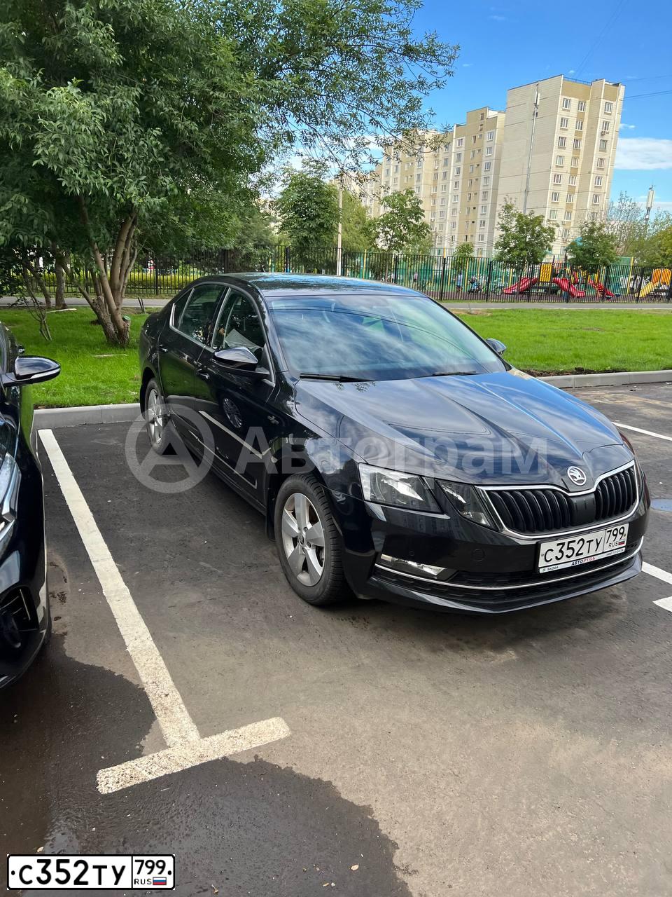 Фото автомобиля SKODA OCTAVIA, 2020 — госномер С352ТУ799. Цвет: ЧЕРНЫЙ