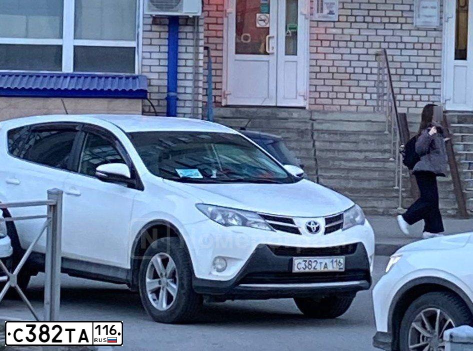 Фото автомобиля TOYOTA RAV4, 2013 — госномер С382ТА116. Цвет: БЕЛЫЙ