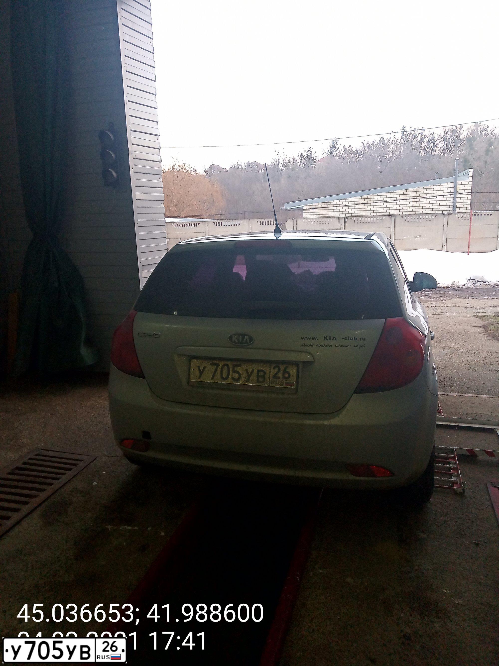 Фото автомобиля KIA CEE'D, 2009 — госномер У705УВ26. Цвет: ПЕРЛАМУТРОВО-СЕРЕБРИСТЫЙ