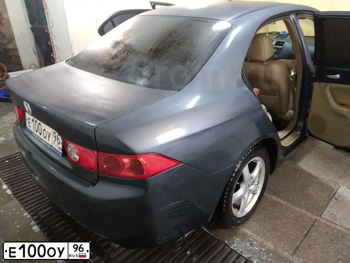 Фото автомобиля HYUNDAI SANTA FE, 2008 — госномер Е100ОУ96. Цвет: Серебристый