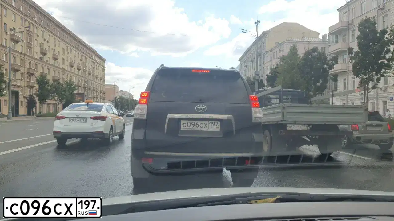 Фото автомобиля TOYOTA LANDCRUISER, 2012 — госномер С096СХ197. Цвет: СЕРЫЙ ТЕМНЫЙ
