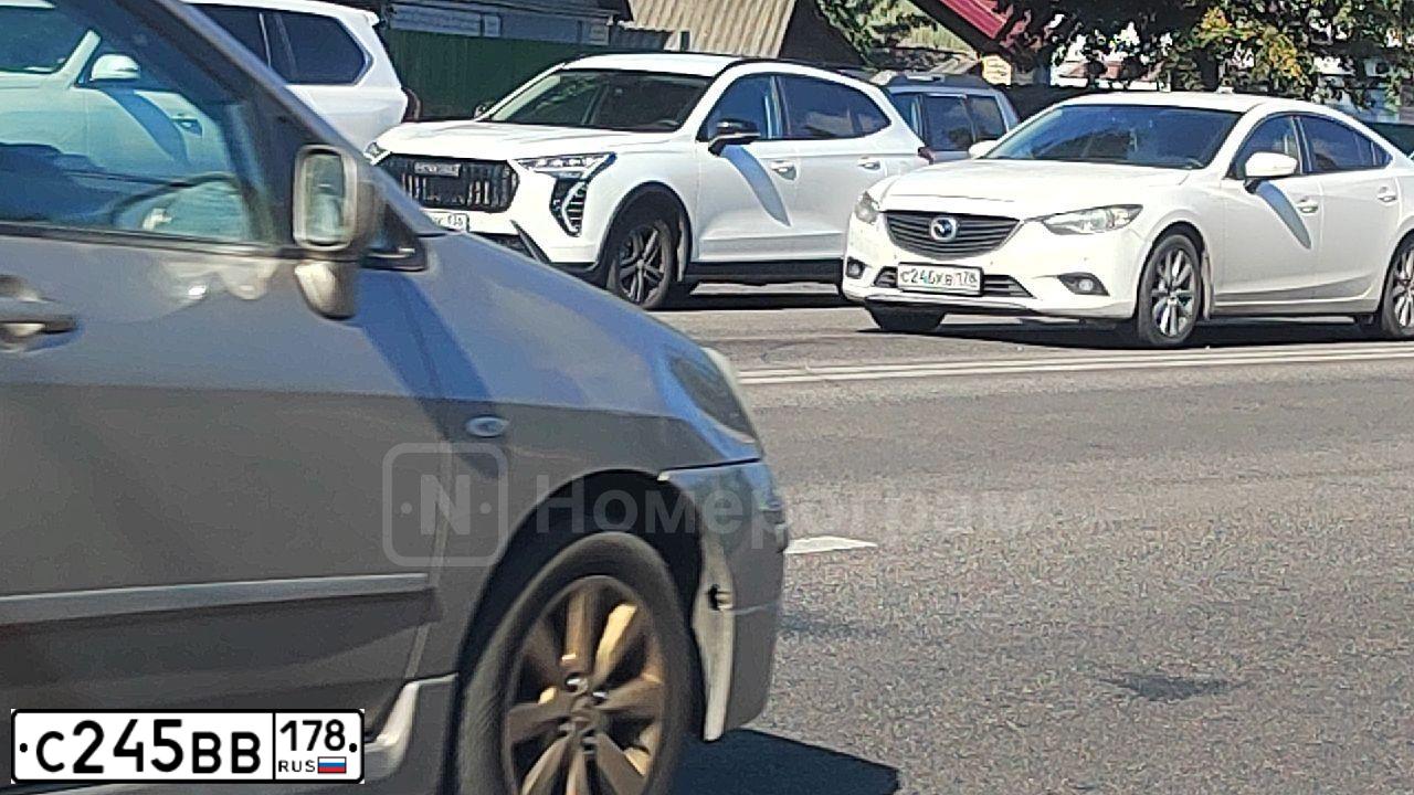 Фото автомобиля VOLKSWAGEN TIGUAN, 2015 — госномер С245ВВ178. Цвет: КОРИЧНЕВЫЙ