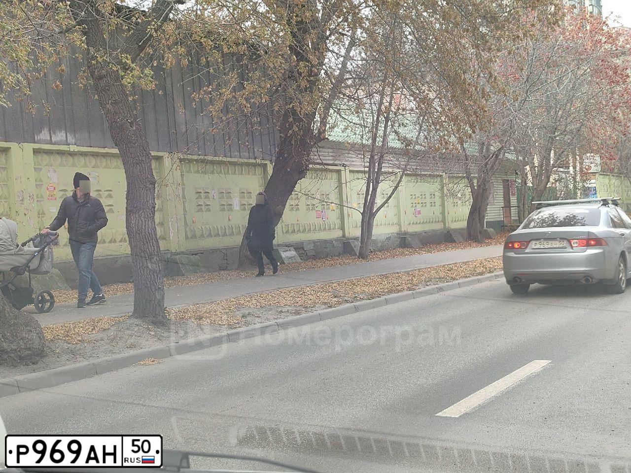 Фото автомобиля VOLVO S60, 2006 — госномер Р696АН50. Цвет: СИНИЙ ТЕМНЫЙ