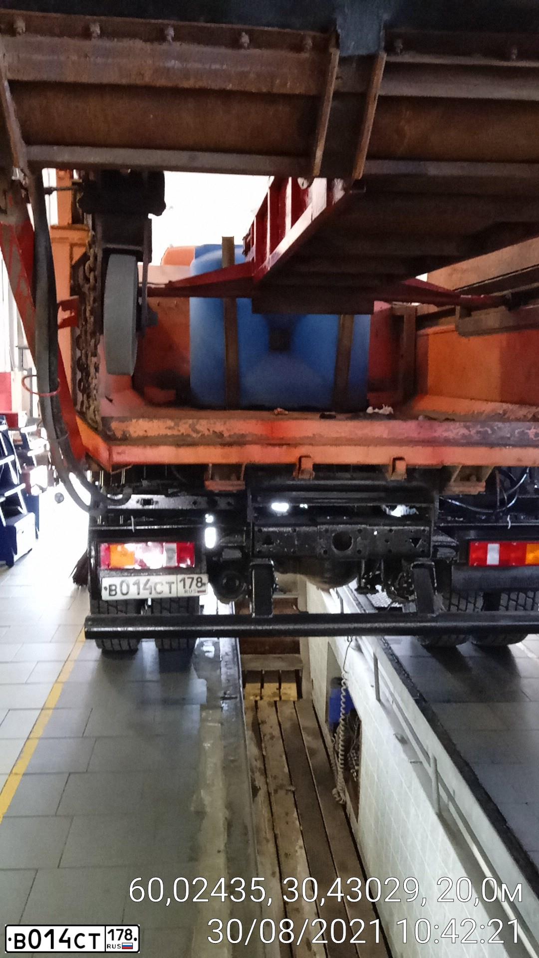 Фото автомобиля KAMAZ 43253 /4X2/, 2013 — госномер В014СТ178. Цвет: ОРАНЖЕВЫЙ
