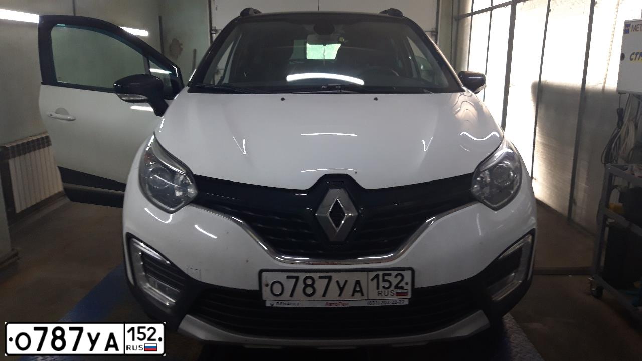 Фото автомобиля RENAULT KAPTUR, 2017 — госномер О787УА152. Цвет: Белый черный 