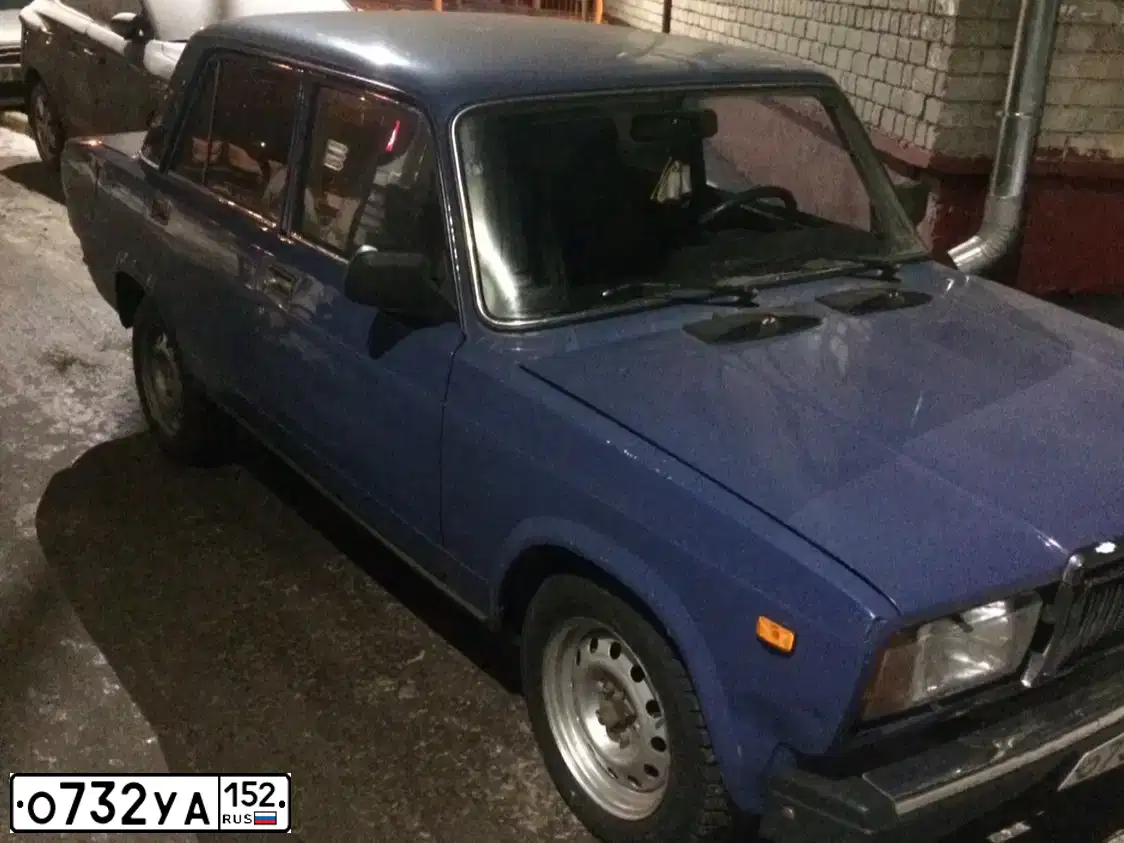 Фото автомобиля LADA 2107, 2006 — госномер Е011НМ164. Цвет: СИНИЙ