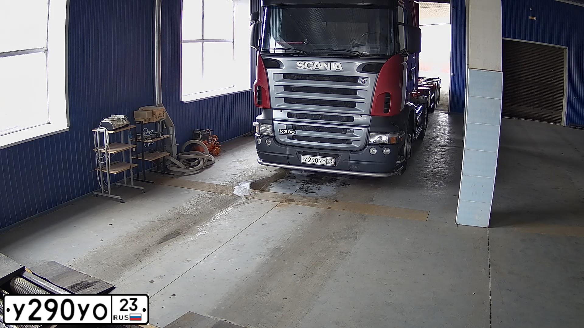 Фото автомобиля FREIGHTLINER ARGOSY, 1999 — госномер С756НК70. Цвет: Белый