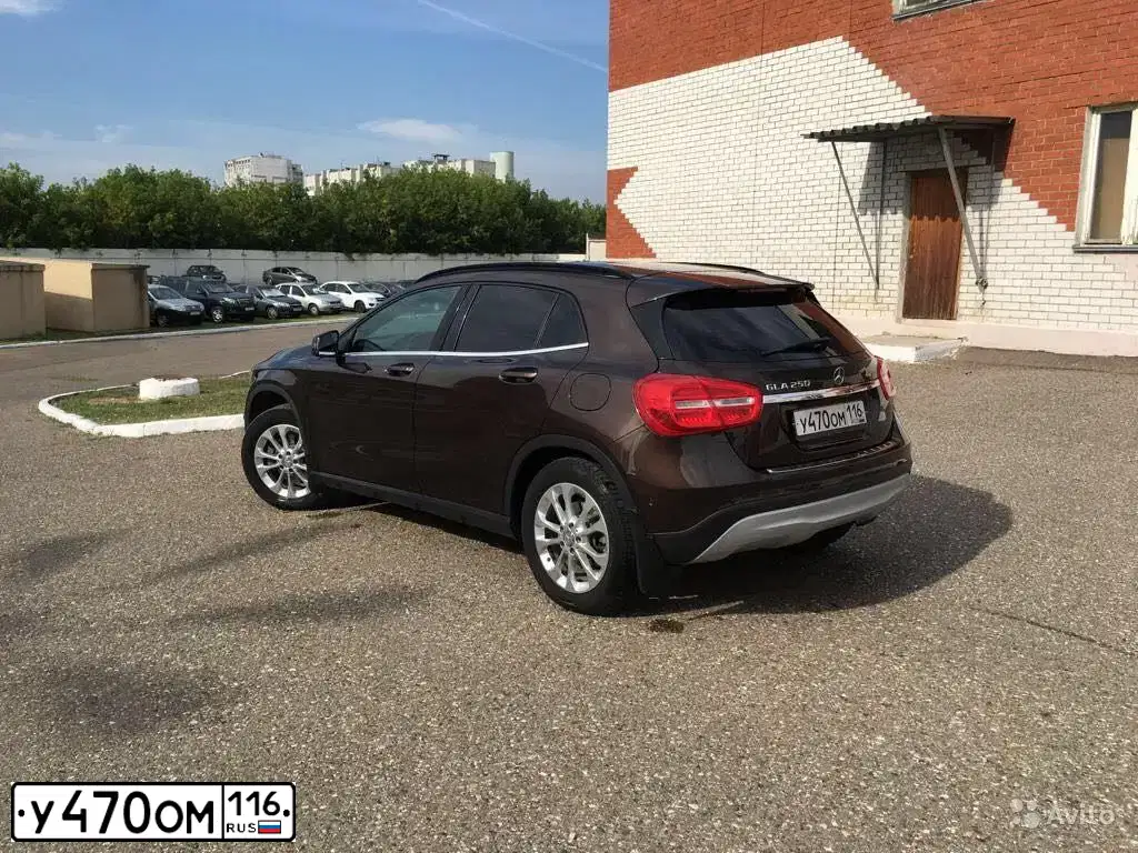 Фото автомобиля MERCEDES GLA-KLASSE, 2014 — госномер У470ОМ116. Цвет: Коричневый