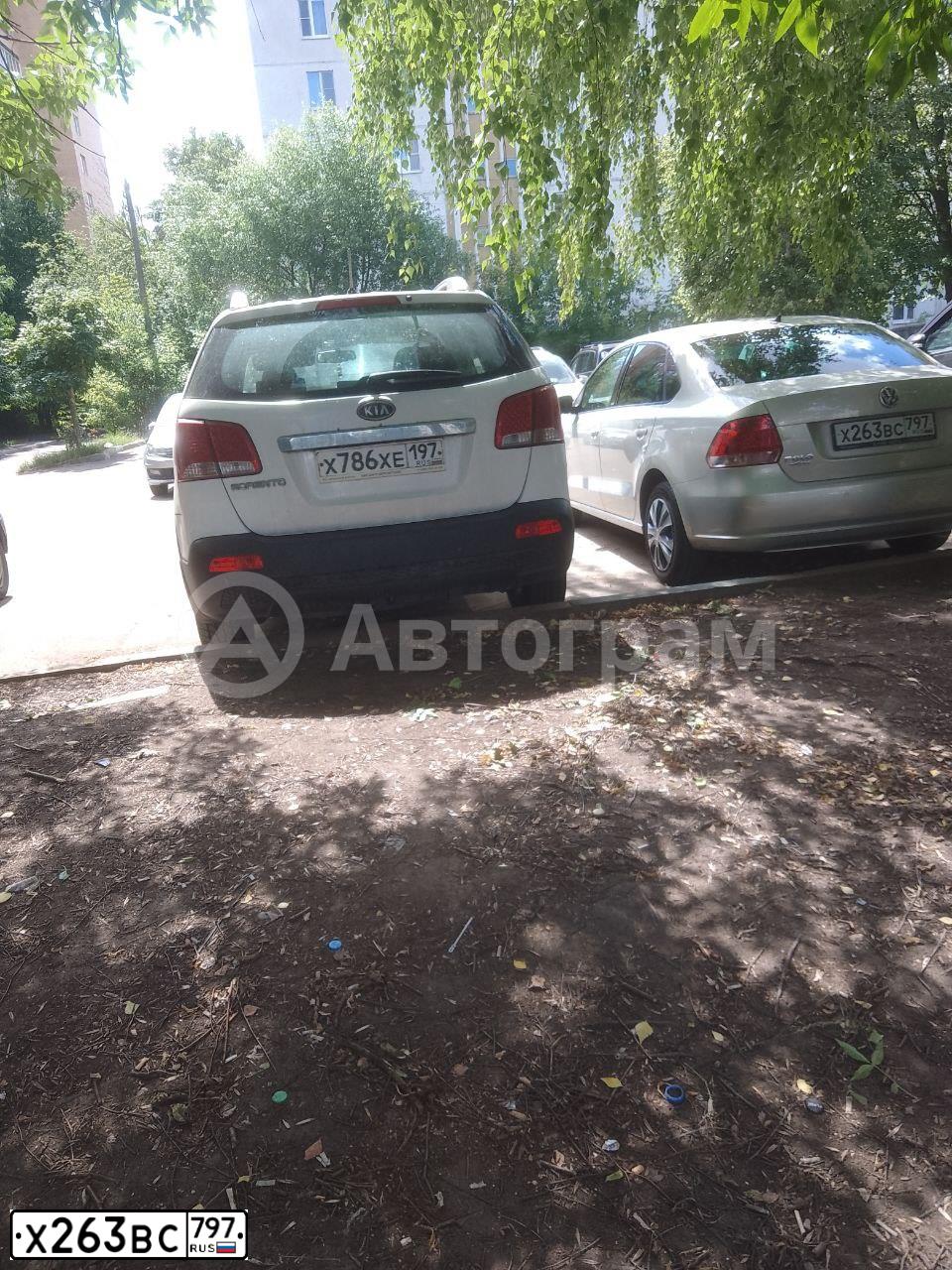 Фото автомобиля VOLKSWAGEN POLO, 2014 — госномер Х897ХМ47. Цвет: СЕРЕБРИСТО-ЖЕЛТЫЙ