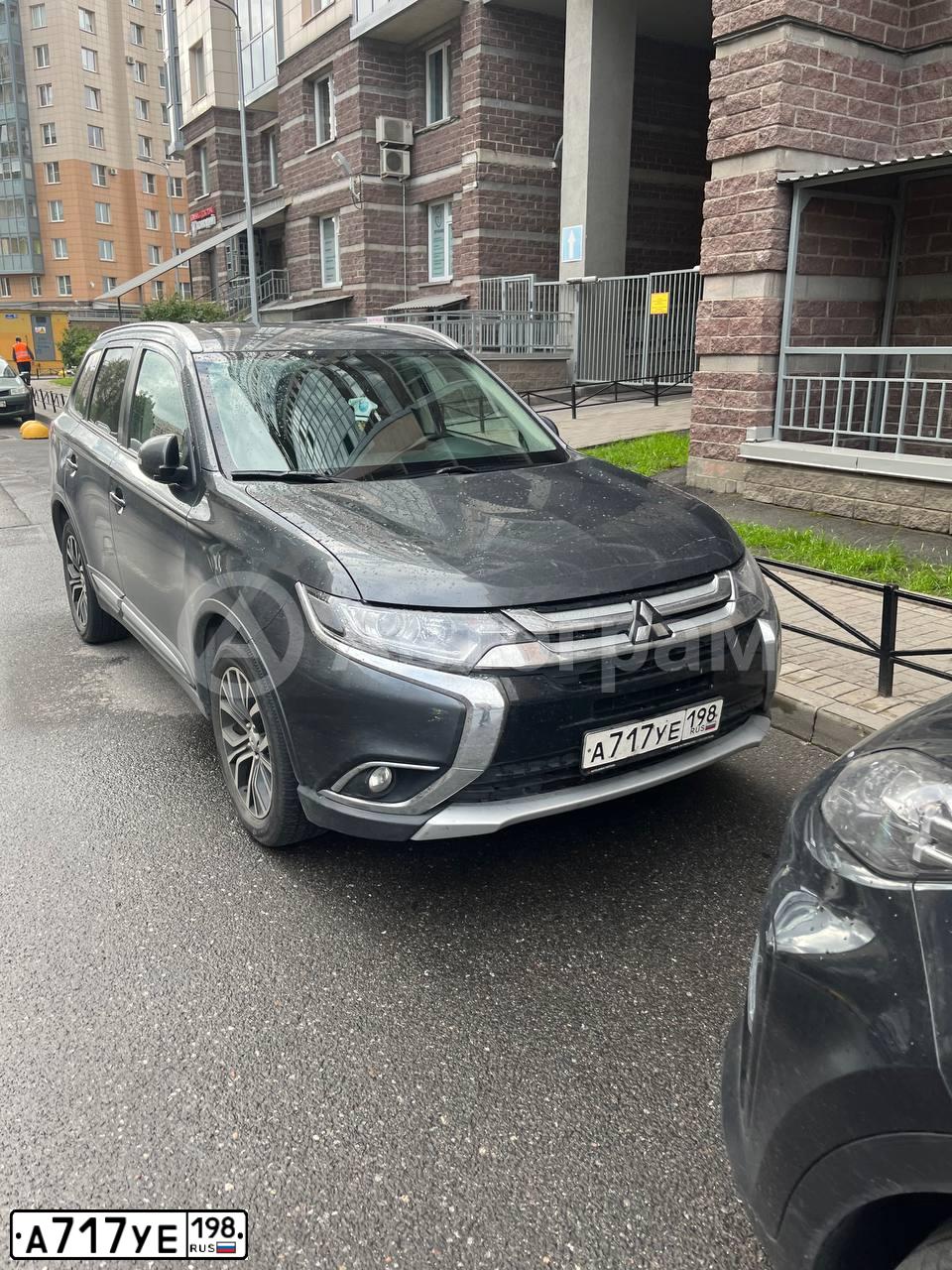 Фото автомобиля MITSUBISHI OUTLANDER, 2018 — госномер А717УЕ198. Цвет: Серый