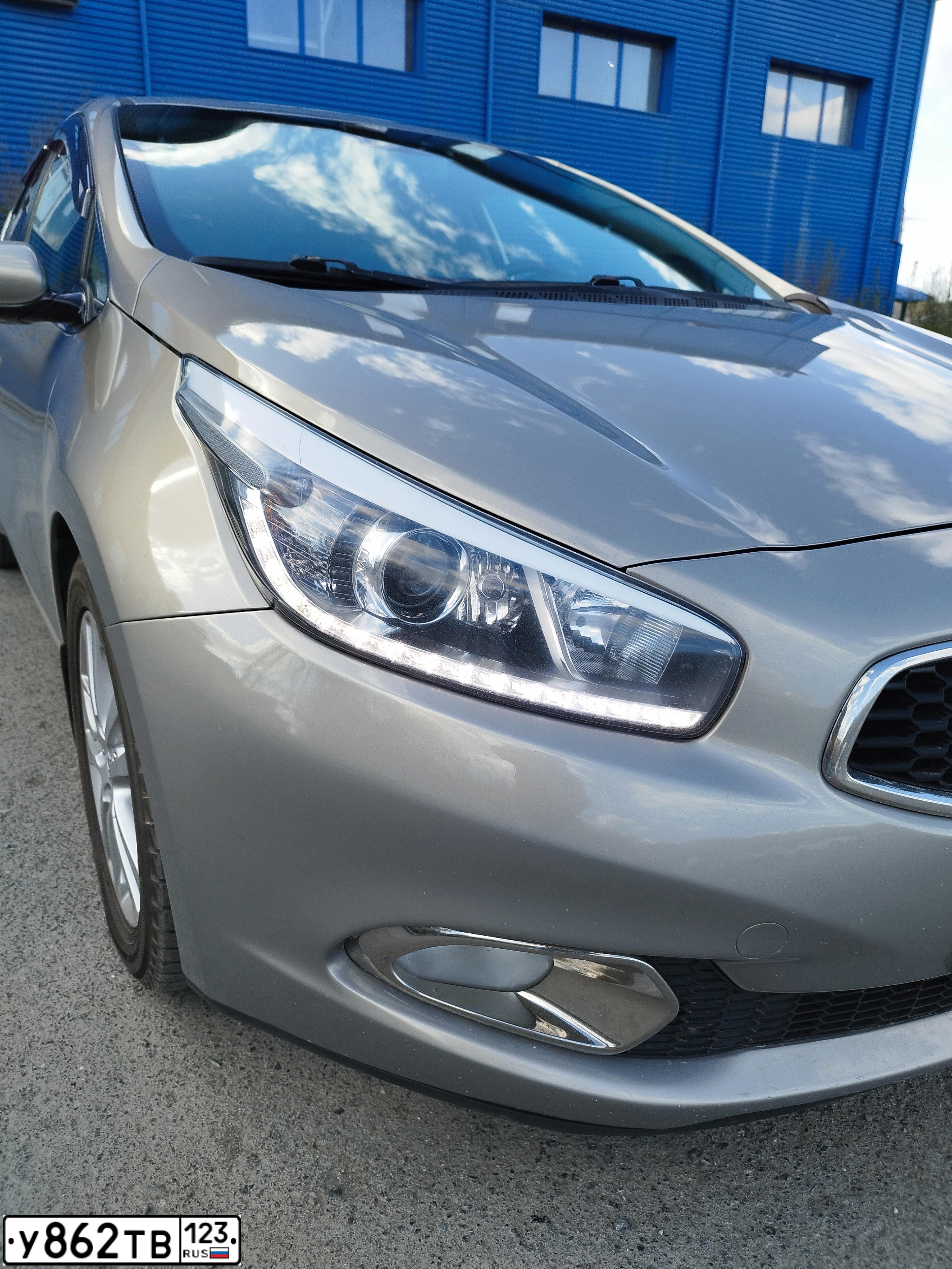 Фото автомобиля KIA CEE'D, 2013 — госномер У862ТВ123. Цвет: Серебристый