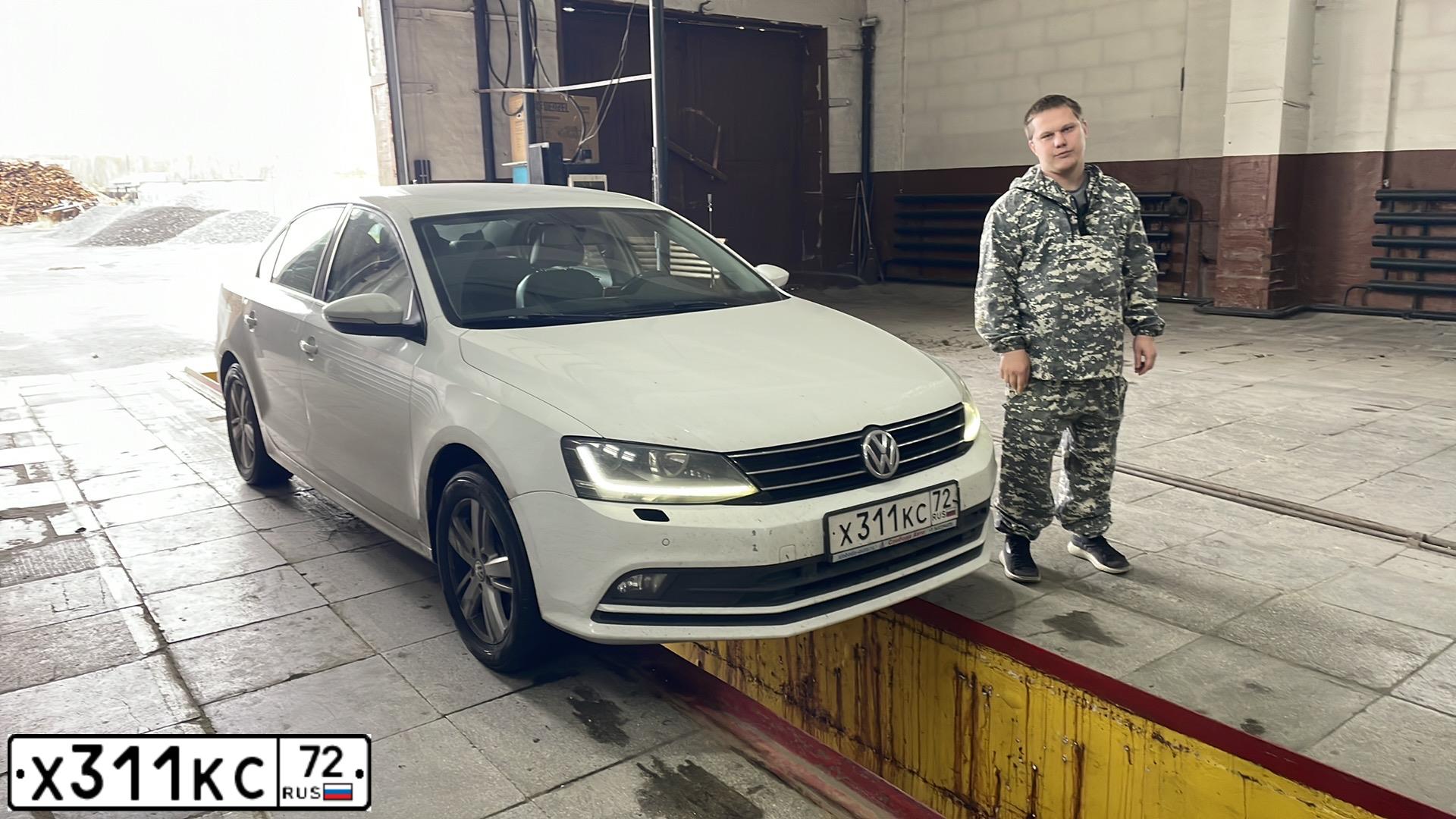 Фото автомобиля VOLKSWAGEN JETTA, 2017 — госномер К520ВК799. Цвет: Белый