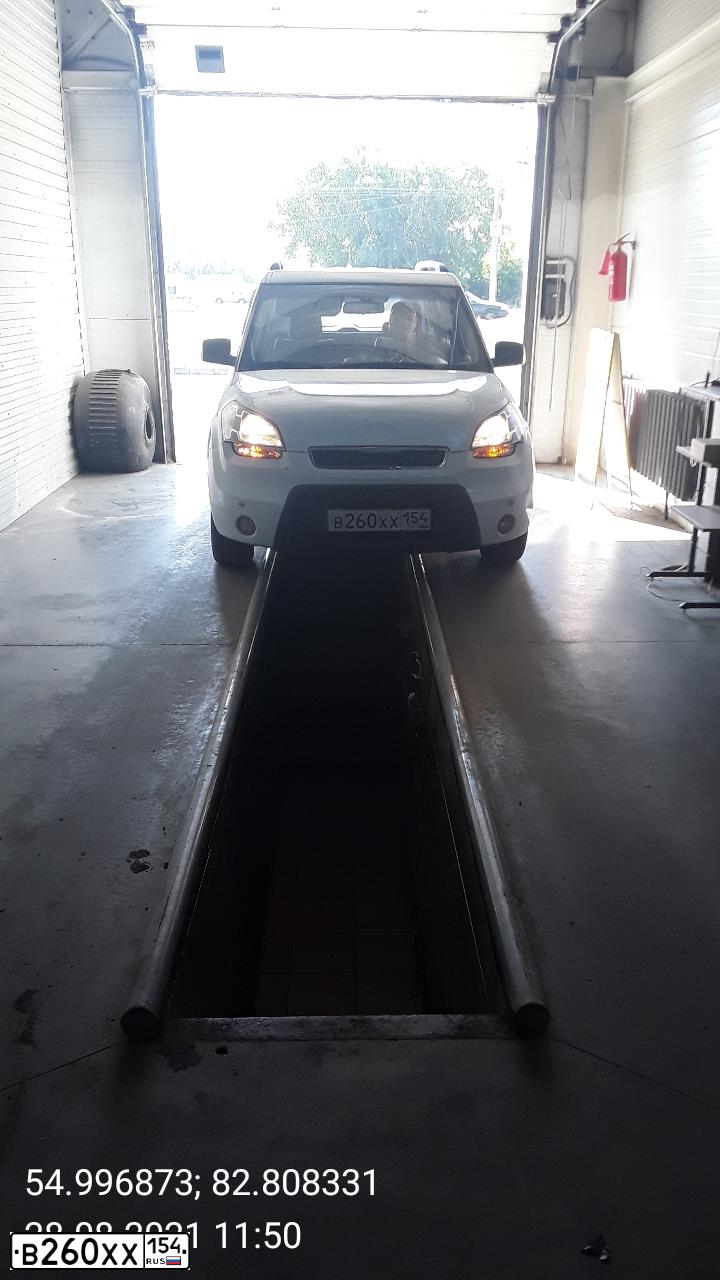 Фото автомобиля KIA SOUL, 2011 — госномер В260ХХ154. Цвет: БЕЛЫЙ