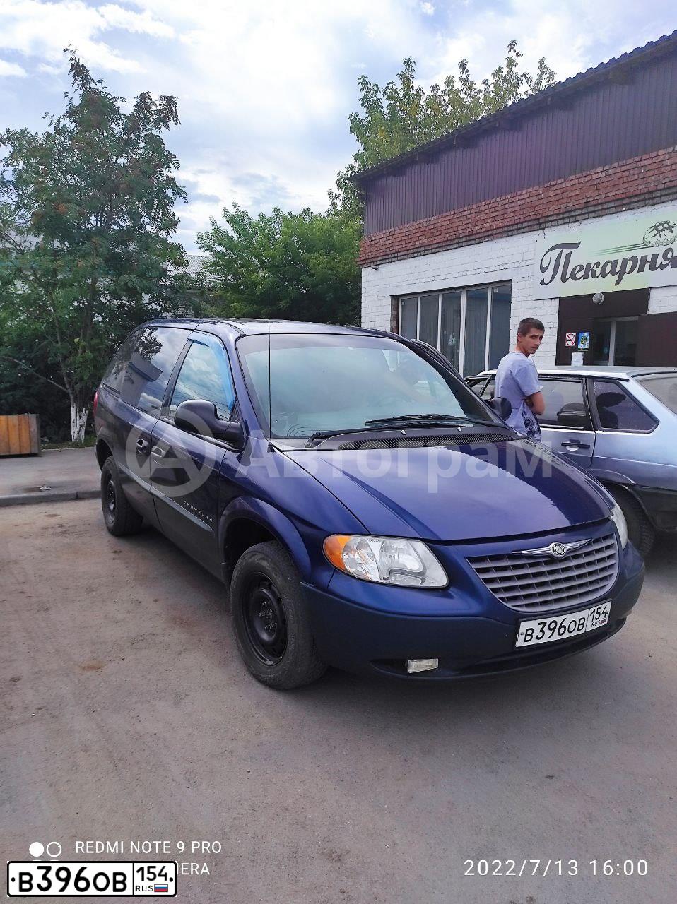 Фото автомобиля CHRYSLER VOYAGER, 2001 — госномер К199УТ177. Цвет: синий