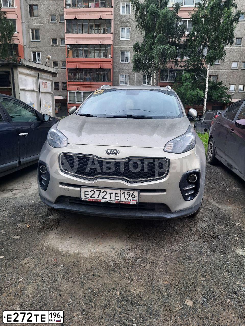 Фото автомобиля KIA SPORTAGE, 2017 — госномер Е272ТЕ196. Цвет: Серебристый