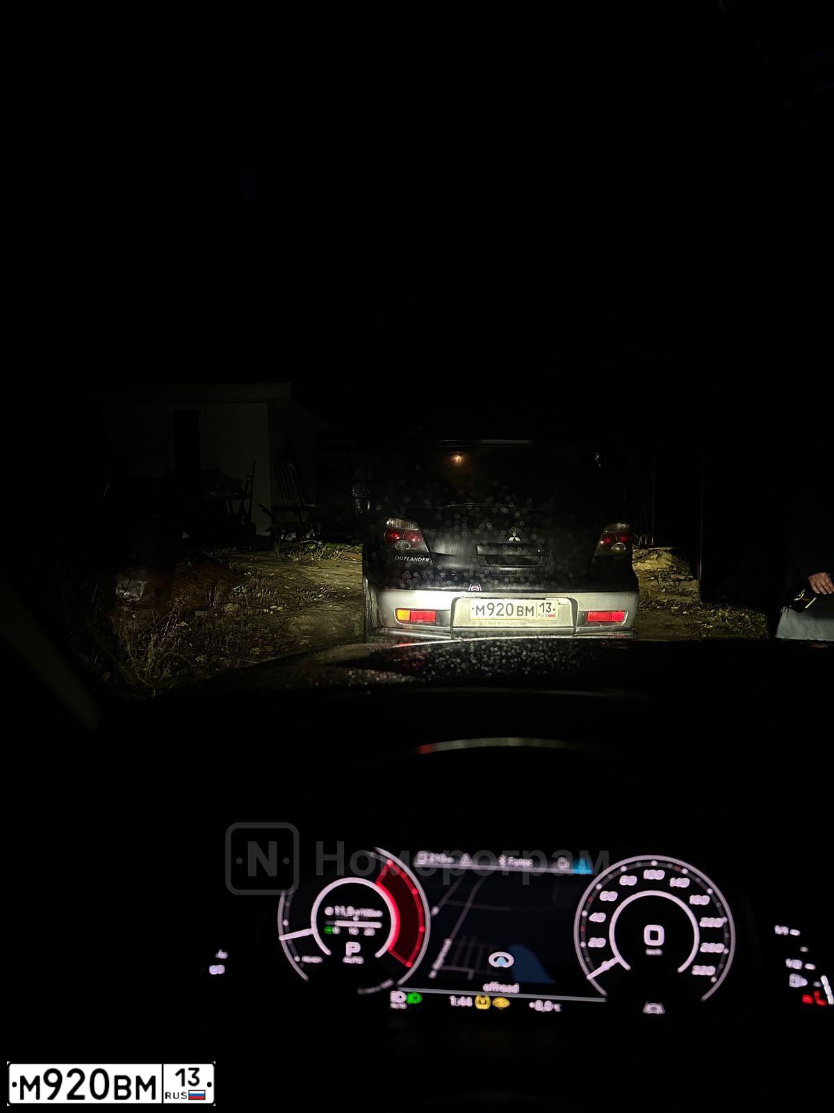 Фото автомобиля MITSUBISHI OUTLANDER, 2005 — госномер Т297МТ178. Цвет: ЧЕРНЫЙ