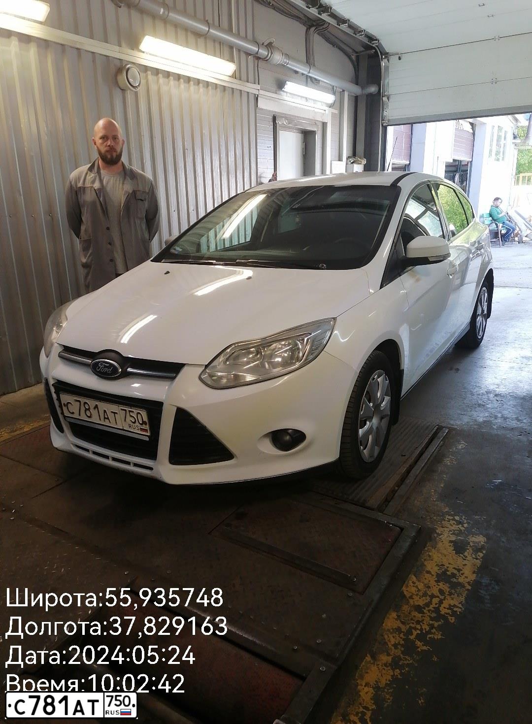 Фото автомобиля FORD FOCUS, 2014 — госномер С781АТ750. Цвет: БЕЛЫЙ