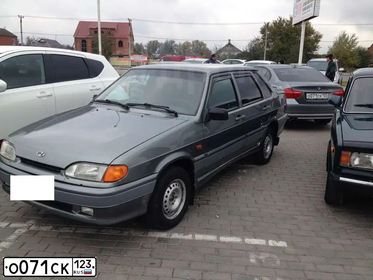 Фото автомобиля БМВ 320 I, 2010 — госномер О694МС126. Цвет: СЕРЫЙ