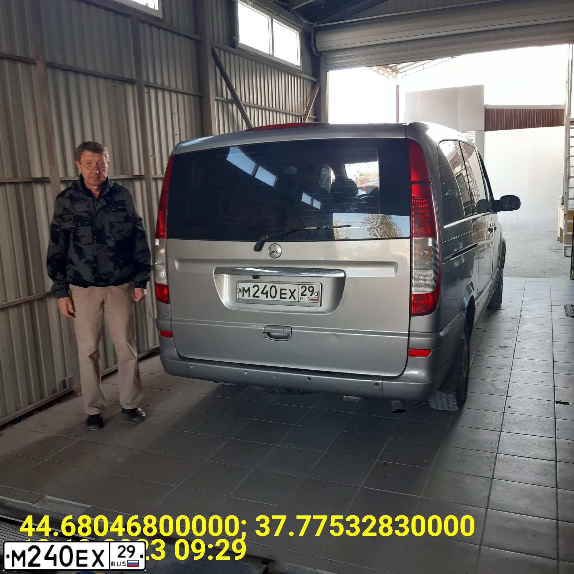 Фото автомобиля MERCEDES VIANO, 2008 — госномер Е873НК77. Цвет: СЕРЫЙ