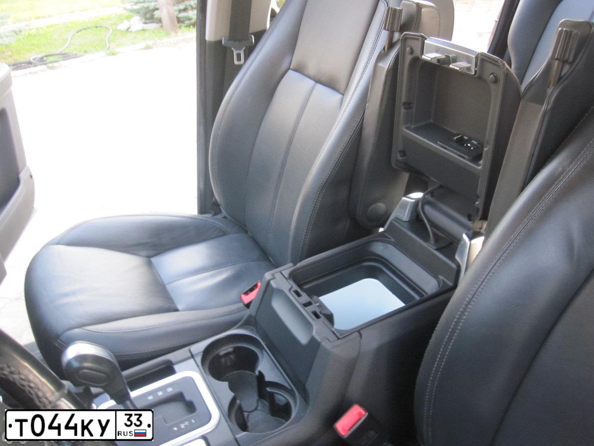 Фото автомобиля LANDROVER DISCOVERY, 2010 — госномер О307НР33. Цвет: БРОНЗОВЫЙ