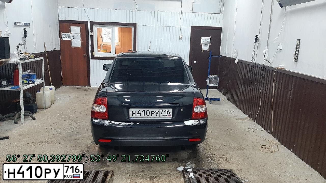 Фото автомобиля LADA 2170 PRIORA, 2010 — госномер Т881ХТ18. Цвет: СИНЕ-ЧЕРНЫЙ