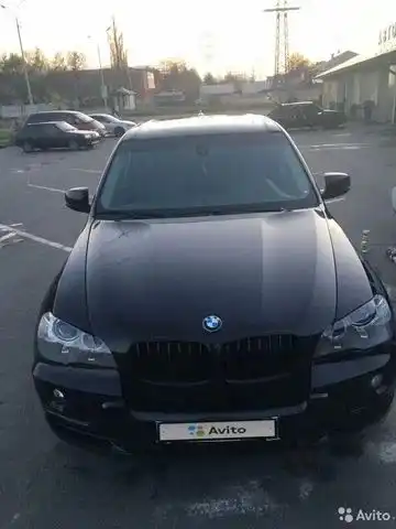 Фото автомобиля BMW X5, 2009 — госномер Р999АТ190. Цвет: ЧЕРНЫЙ