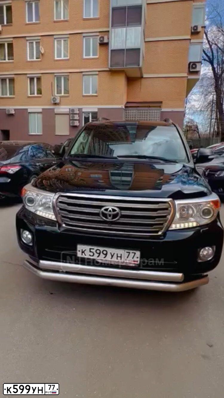 Фото автомобиля TOYOTA LAND CRUISER 200, 2013 — госномер Р688ЕР550