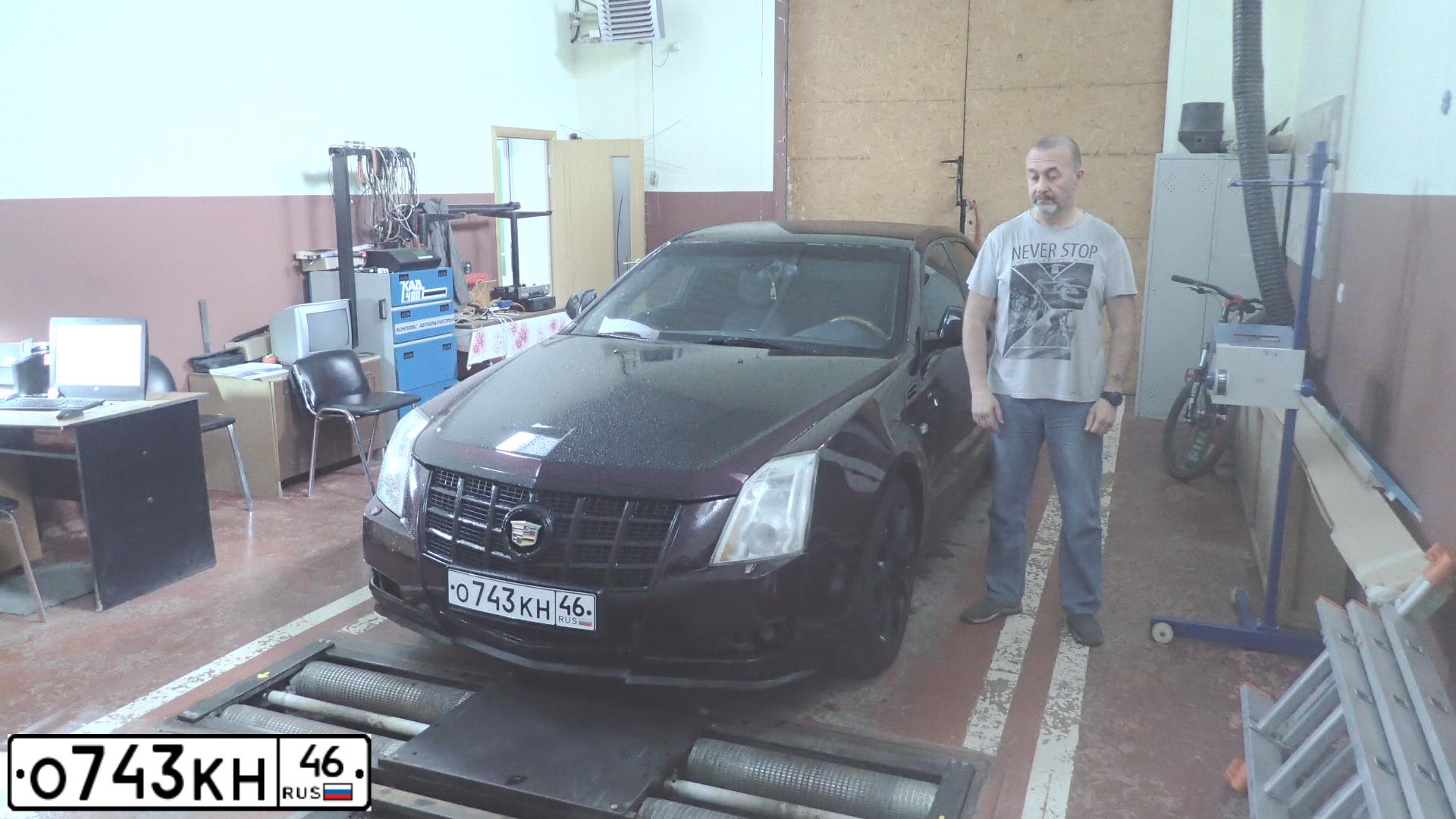 Фото автомобиля CADILLAC CTS, 2009 — госномер Х407АЕ550. Цвет: ФИОЛЕТОВЫЙ