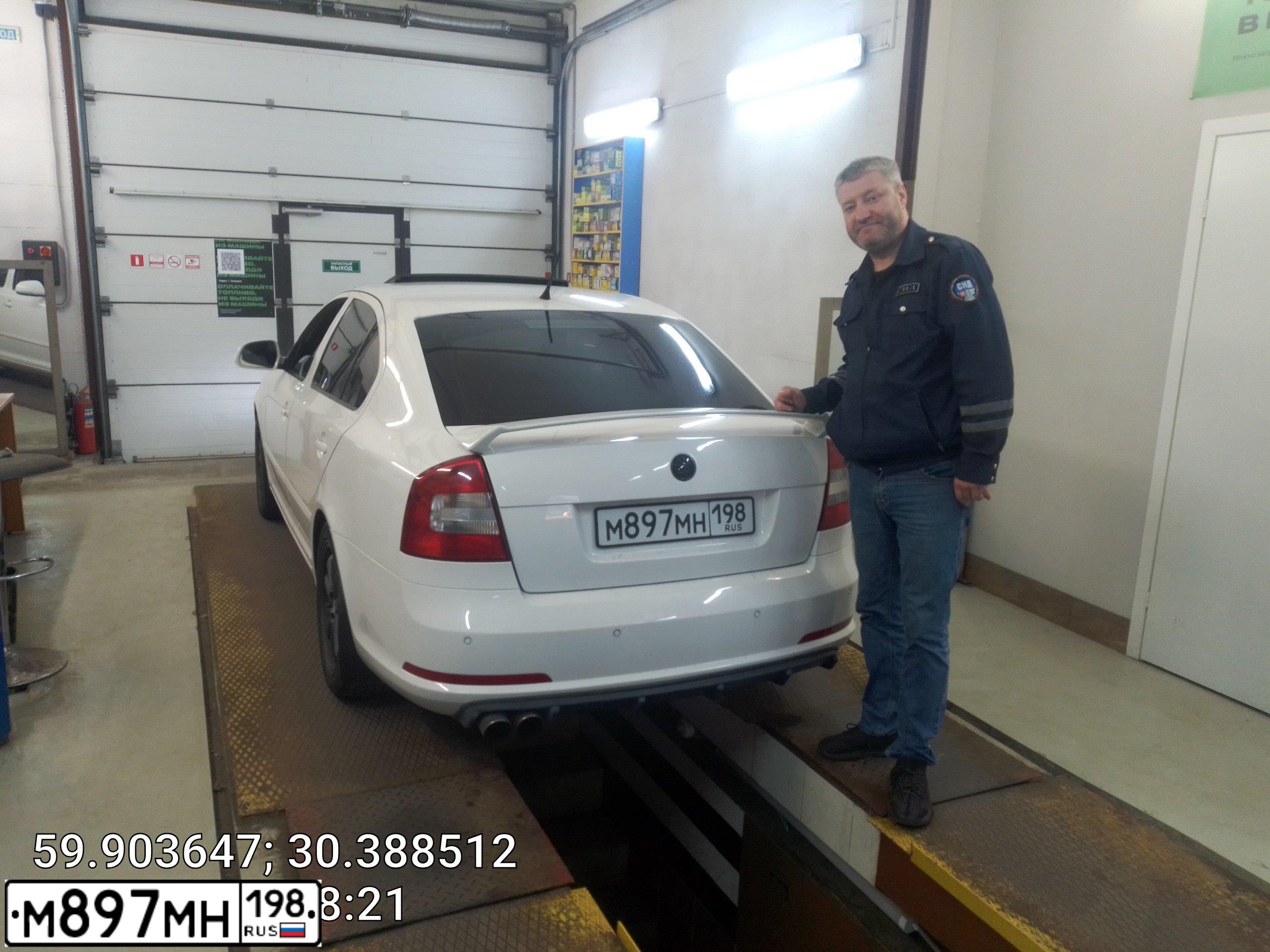 Фото автомобиля SKODA OCTAVIA, 2012 — госномер Х079ХА178. Цвет: Белый