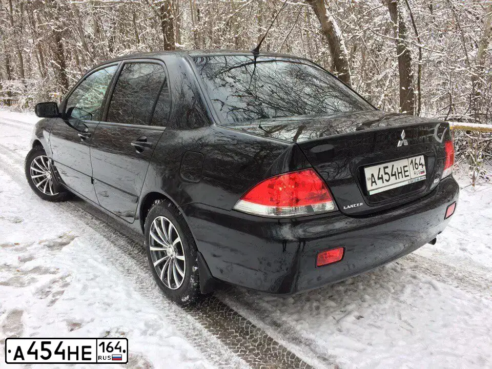 Фото автомобиля MITSUBISHI LANCER, 2007 — госномер А454НЕ164. Цвет: ЧЕРНЫЙ