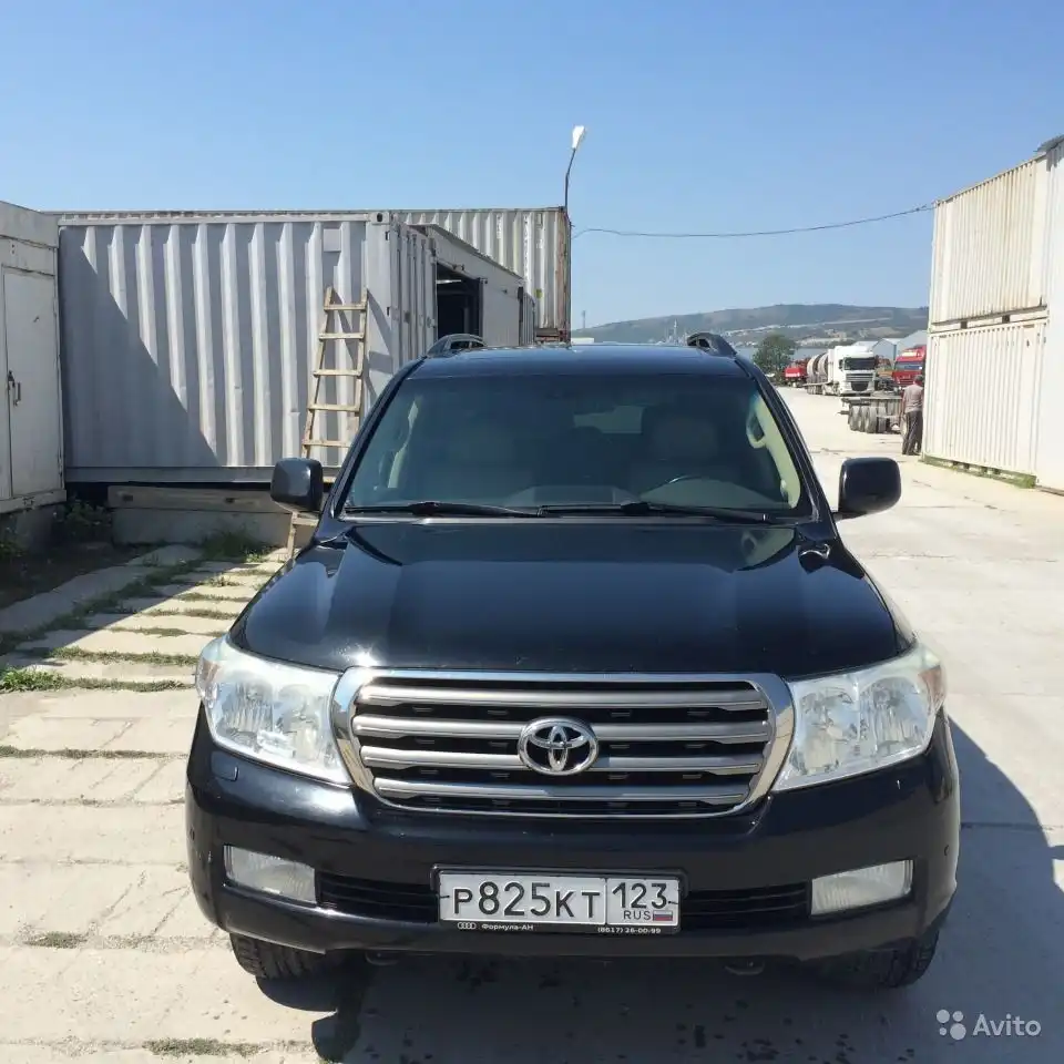 Фото автомобиля TOYOTA LANDCRUISER 200, 2010 — госномер М070ММ05. Цвет: ЧЕРНЫЙ