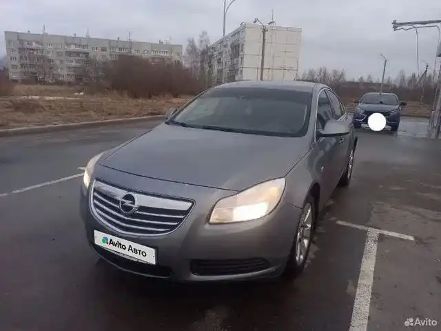 Фото автомобиля OPEL INSIGNIA, 2009 — госномер Р999АМ60. Цвет: Серебристый