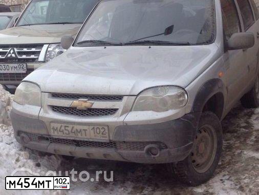 Фото автомобиля CHEVROLET NIVA, 2009 — госномер М454МТ102. Цвет: Светло-Серебристый металлик