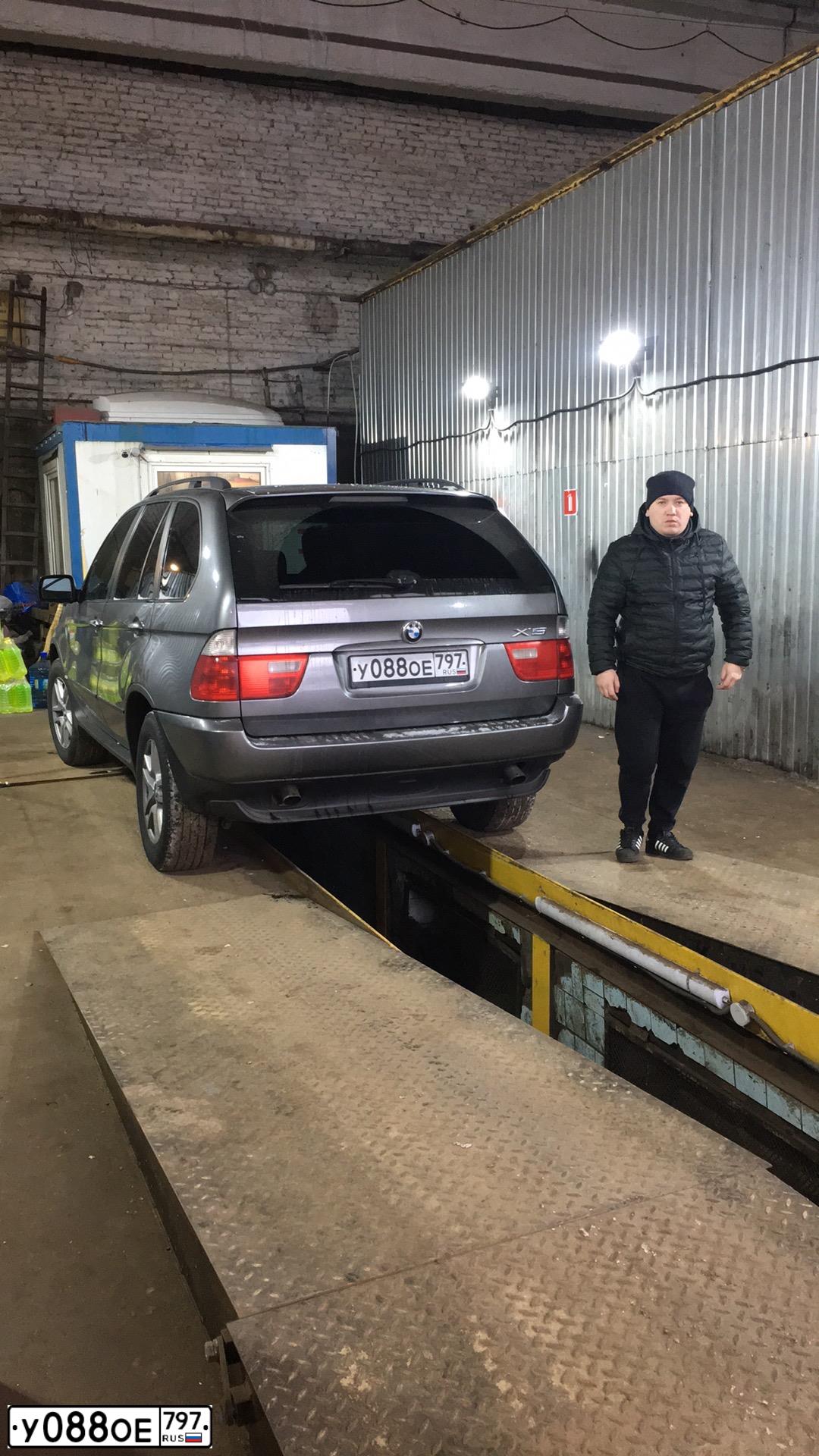 Фото автомобиля BMW X5, 2004 — госномер О009НС177. Цвет: СЕРЫЙ