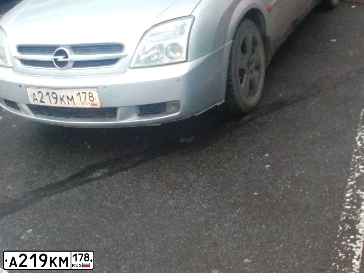 Фото автомобиля OPEL VECTRA, 2003 — госномер Т803ВХ39. Цвет: Серебристый