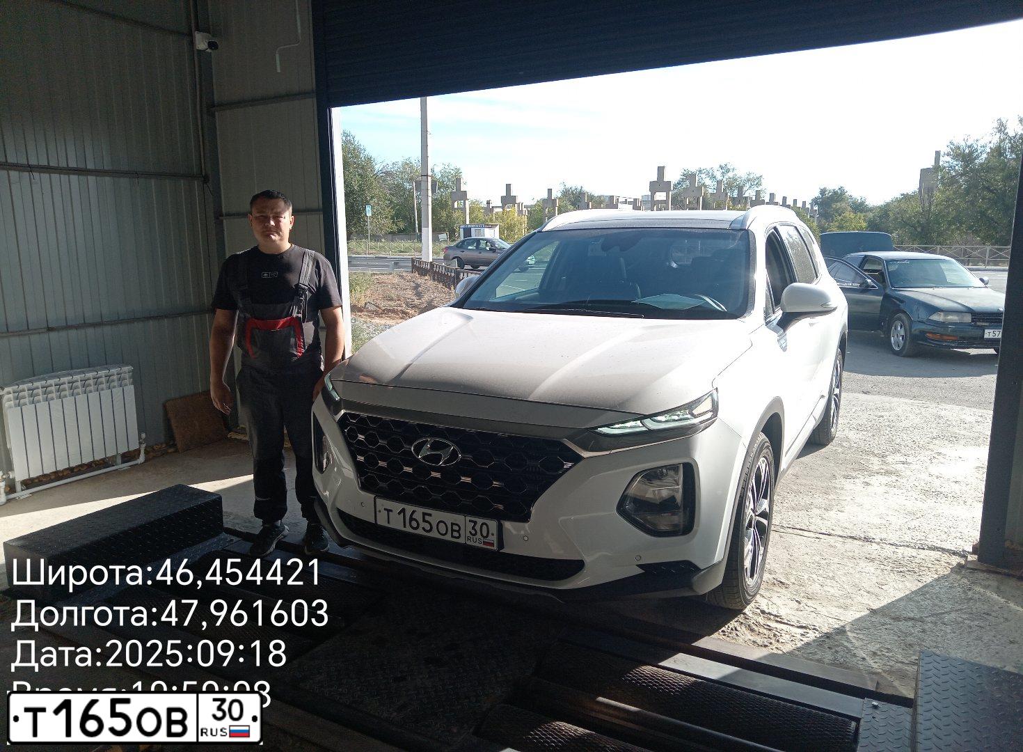 Фото автомобиля HYUNDAI Santa Fe, 2018 — госномер Т165ОВ30