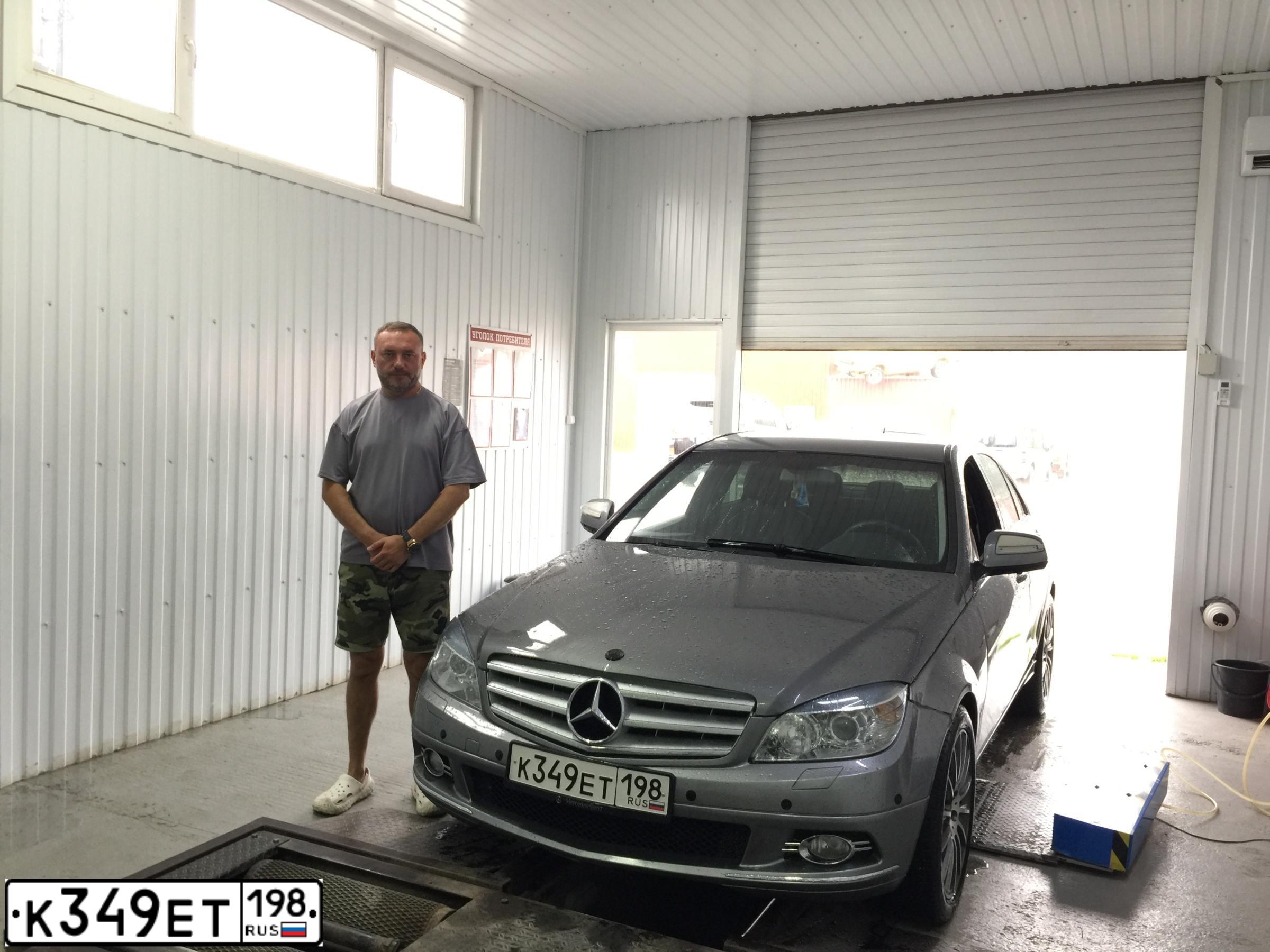 Фото автомобиля MERCEDES C-KLASSE, 2007 — госномер Е999ОТ98. Цвет: СЕРЫЙ