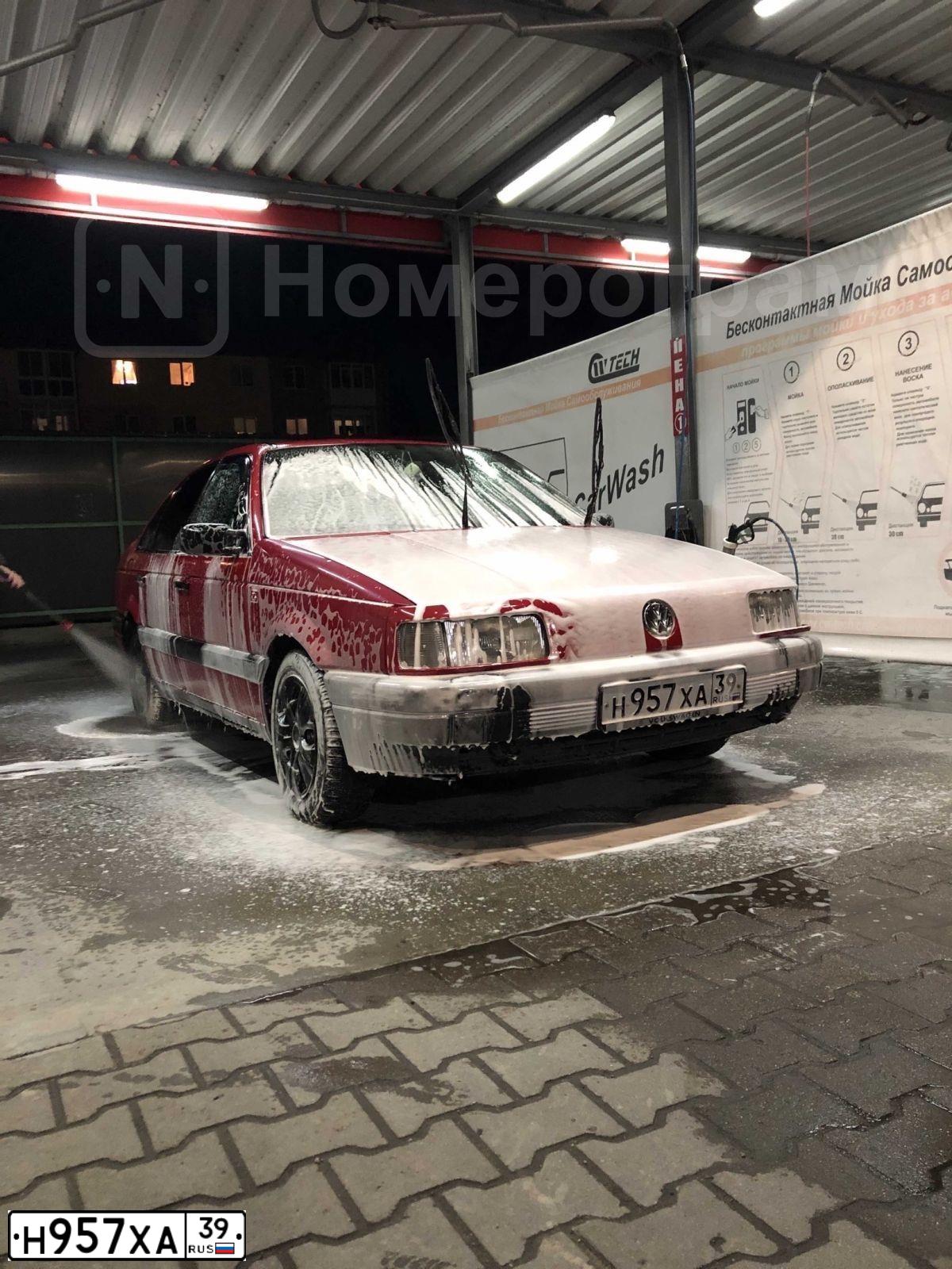 Фото автомобиля VOLKSWAGEN PASSAT, 1989 — госномер В110ЕН39. Цвет: КРАСНЫЙ