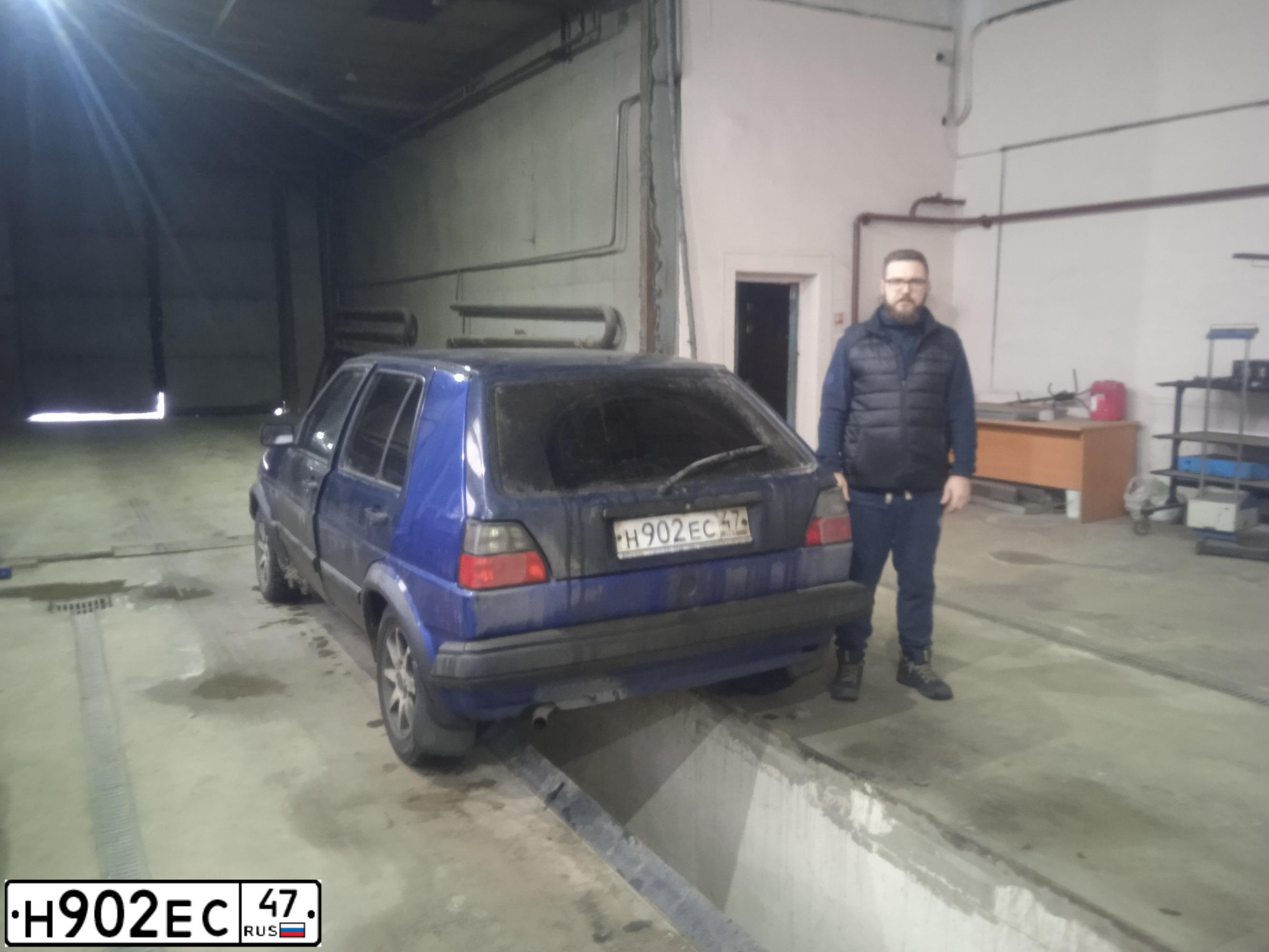 Фото автомобиля VOLKSWAGEN GOLF, 1989 — госномер Н902ЕС47. Цвет: ФИОЛЕТОВЫЙ