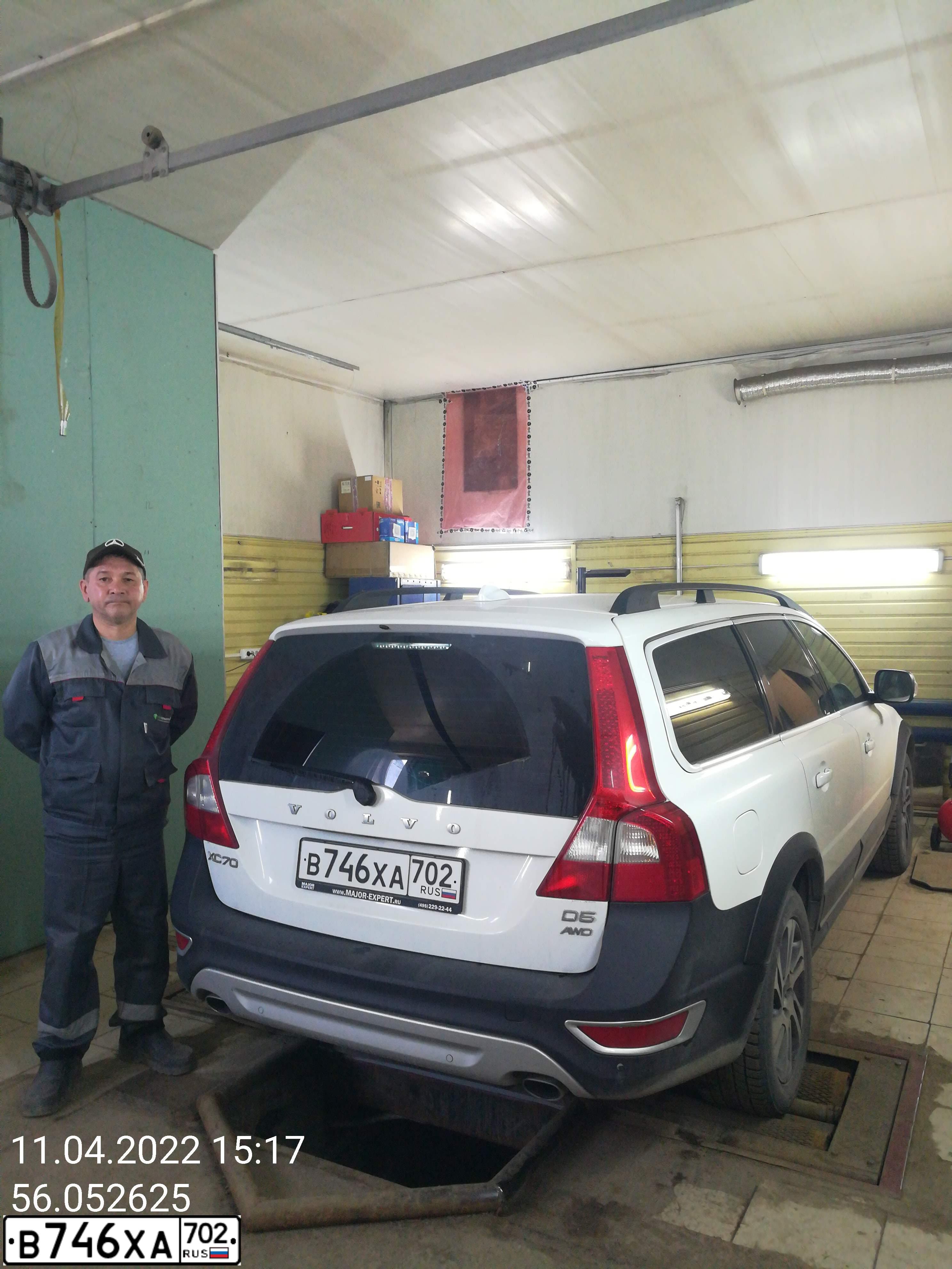 Фото автомобиля VOLVO XC70, 2011 — госномер В746ХА702. Цвет: Белый