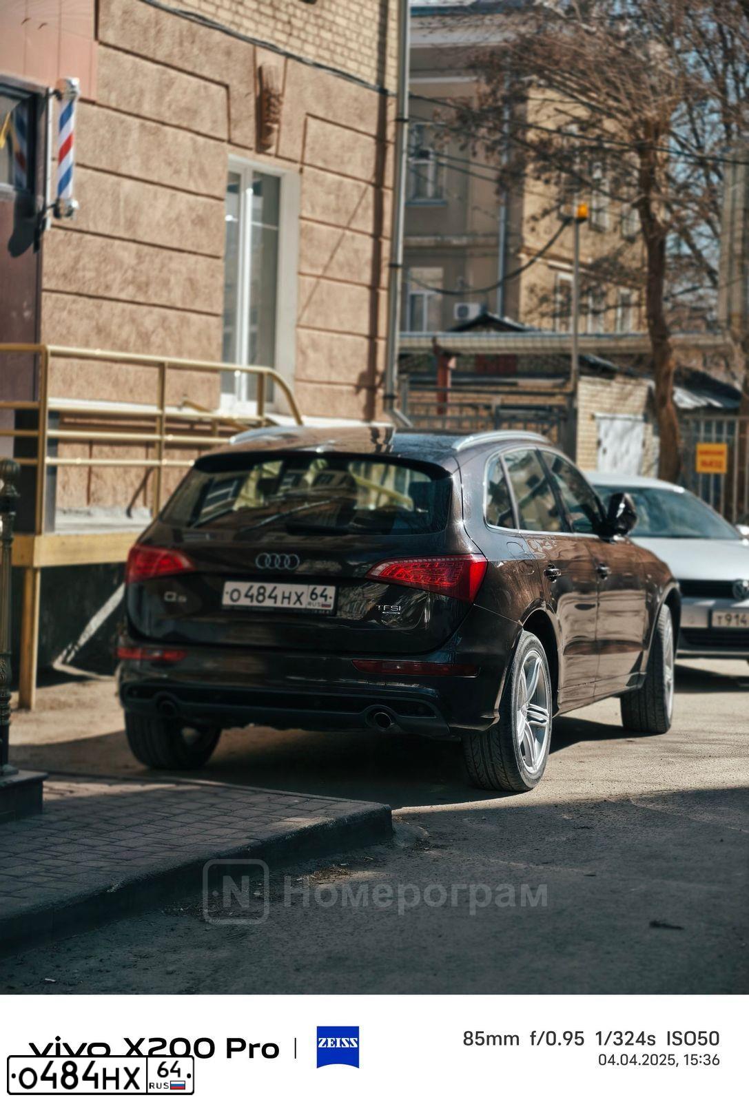 Фото автомобиля AUDI АUDI Q5, 2012 — госномер О484НХ64. Цвет: КОРИЧНЕВЫЙ